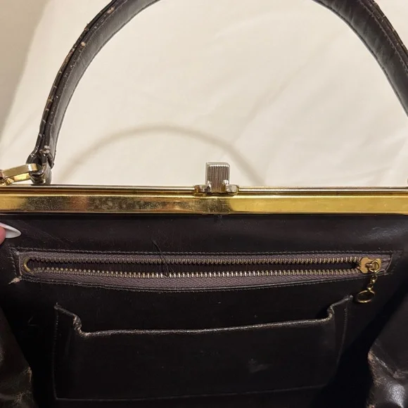 Elegant Brown Crocodile Pattern Handbag - Picture 4 of 4